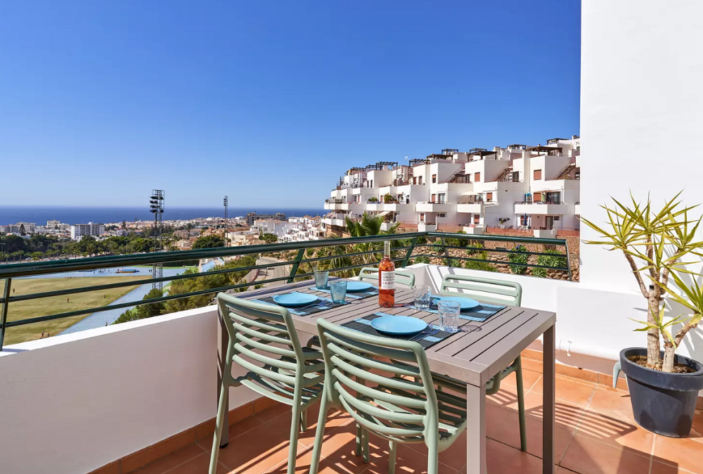 Beautifully furnished renovated 2 bedroom apartment with stunning views over Nerja and the sea.