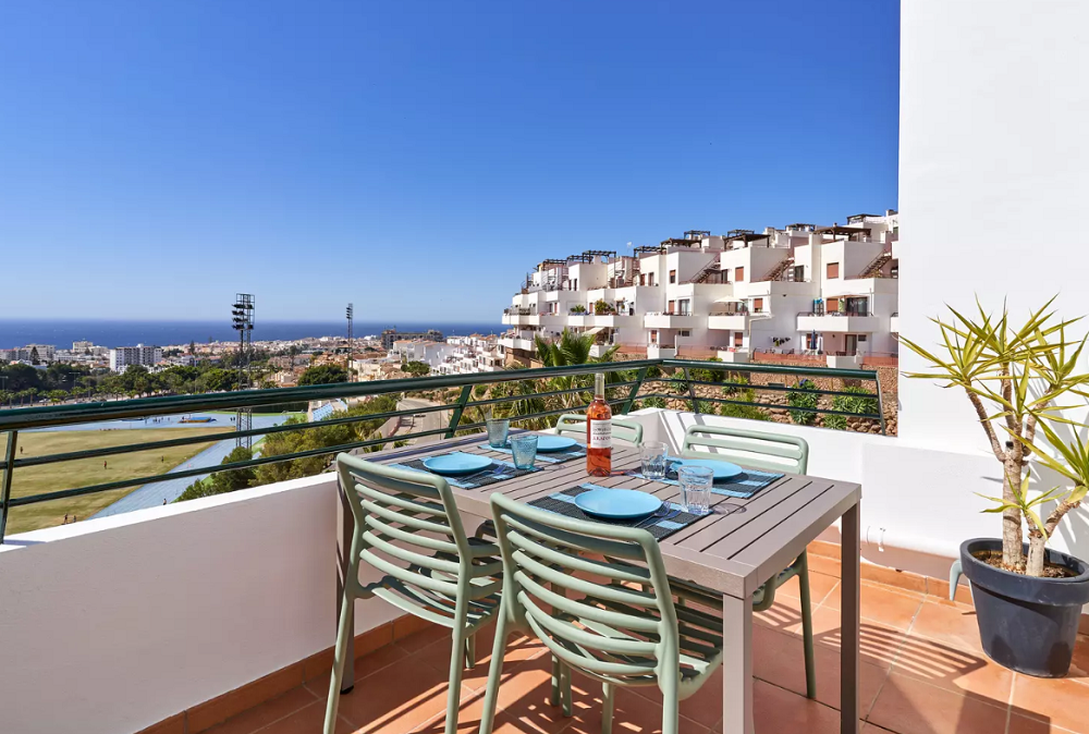 Wunderschön eingerichtete, renovierte 2-Zimmer-Wohnung mit herrlichem Blick über Nerja und das Meer.