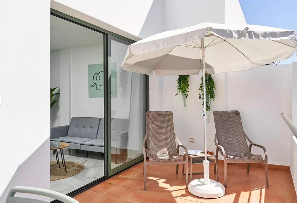 Wunderschön eingerichtete, renovierte 2-Zimmer-Wohnung mit herrlichem Blick über Nerja und das Meer.