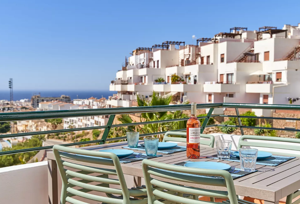 Beautifully furnished renovated 2 bedroom apartment with stunning views over Nerja and the sea.