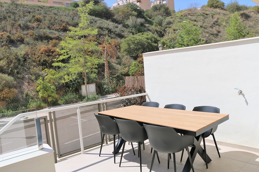 Nieuw luxe afgewerkt appartement in kleinschalig complex voor een heerlijke strand vakantie in Nerja, Zuid Spanje.