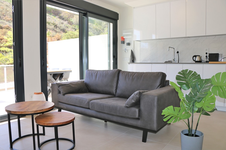 Nieuw luxe afgewerkt appartement in kleinschalig complex voor een heerlijke strand vakantie in Nerja, Zuid Spanje.