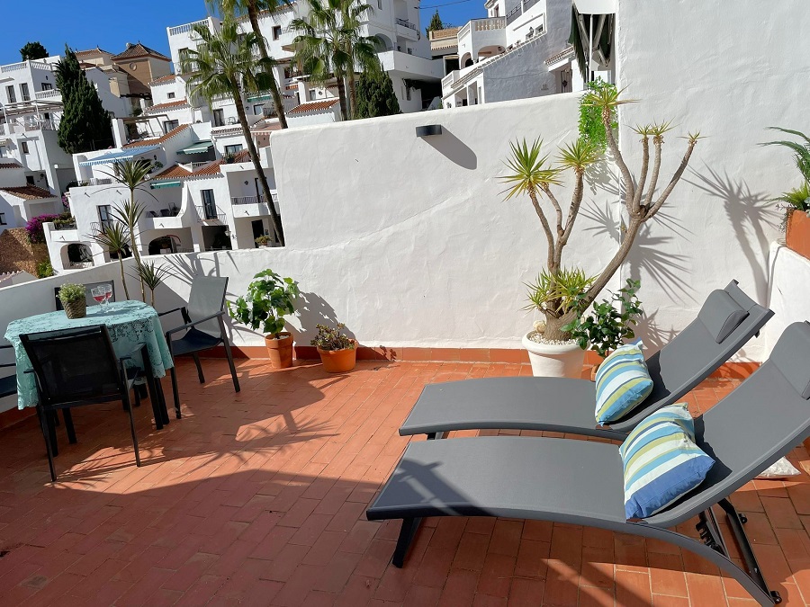 Apartamento muy bien amueblado con hermosas vistas al mar.