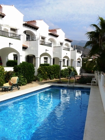 1-slaapkamer appartement met gemeenschappelijk zwembad gelegen dichtbij strand en centrum van Nerja