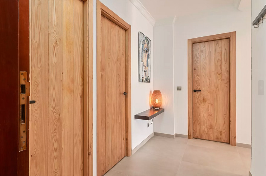 Luxuriöses Meerblick-Apartment mit großer Terrasse direkt am berühmten Burriana-Strand von Nerja.