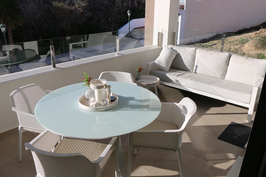 Nieuw luxe afgewerkt appartement in kleinschalig complex voor een heerlijke strand vakantie in Nerja, Zuid Spanje.