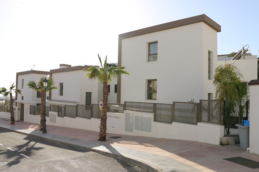 Nouvel appartement luxueusement fini dans un complexe à petite échelle pour de merveilleuses vacances à la plage à Nerja, dans le sud de l’Espagne.