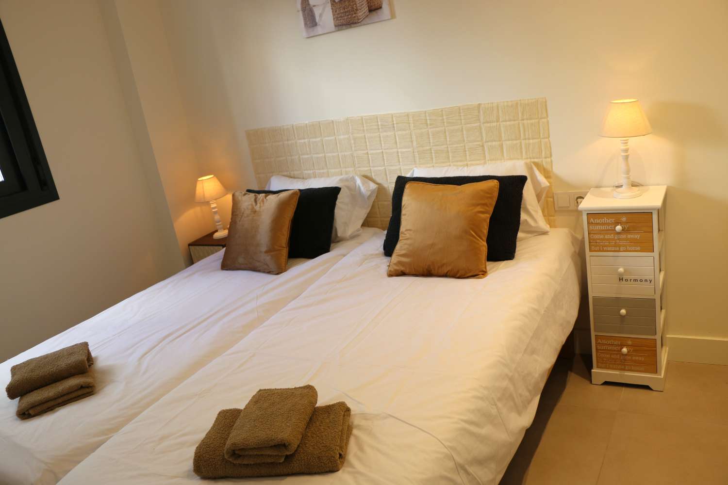 Ny lyxigt färdig lägenhet i ett småskaligt komplex för en underbar strandsemester i Nerja, södra Spanien.