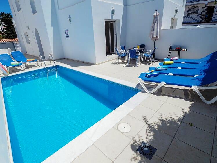 Nieuwe 3-slaapkamer villa met zwembad dichtbij strand en centrum Nerja