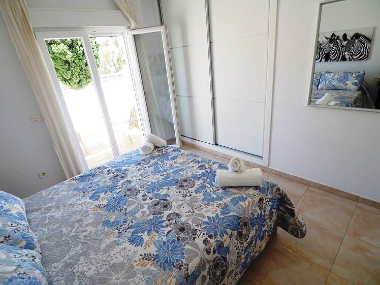 Nieuwe 3-slaapkamer villa met zwembad dichtbij strand en centrum Nerja