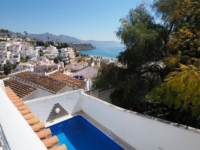 Vakantievilla met 3 slaapkamers, zwembad en gelegen op loopafstand strand en centrum Nerja, Zuid Spanje