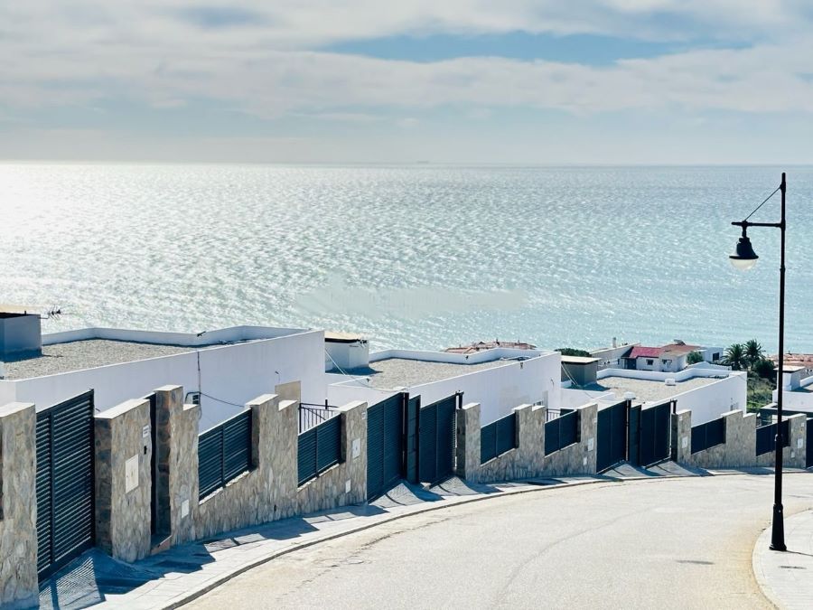 Luxe villa's met moderne stijlen in de urbanisatie Balcones del Peñoncillo in Torrox Costa.