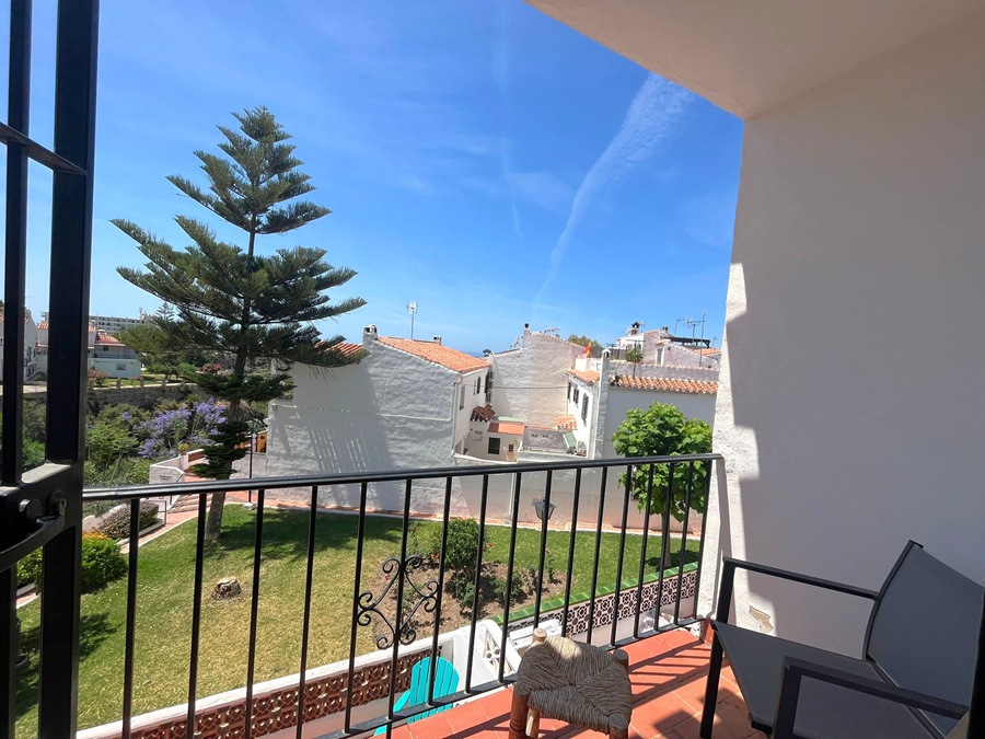 Spacious South Facing Property with Communal Pool in Almijara II Sur