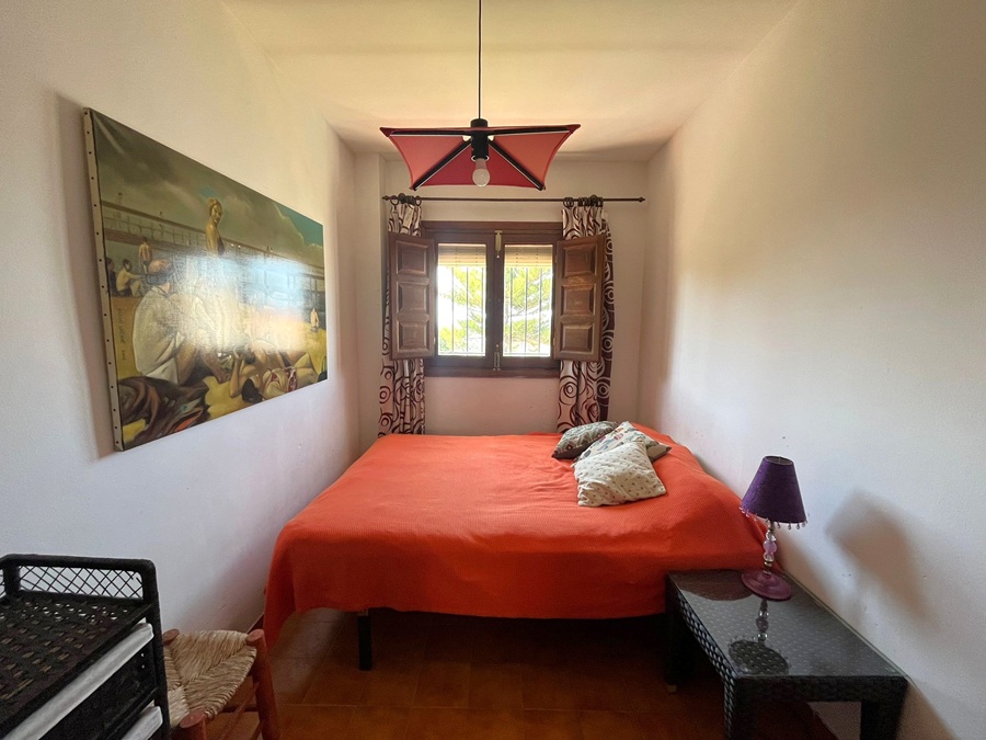 Spacious South Facing Property with Communal Pool in Almijara II Sur