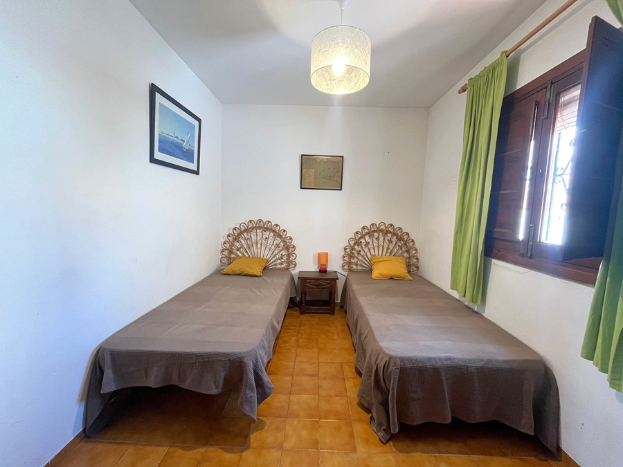 Spacious South Facing Property with Communal Pool in Almijara II Sur