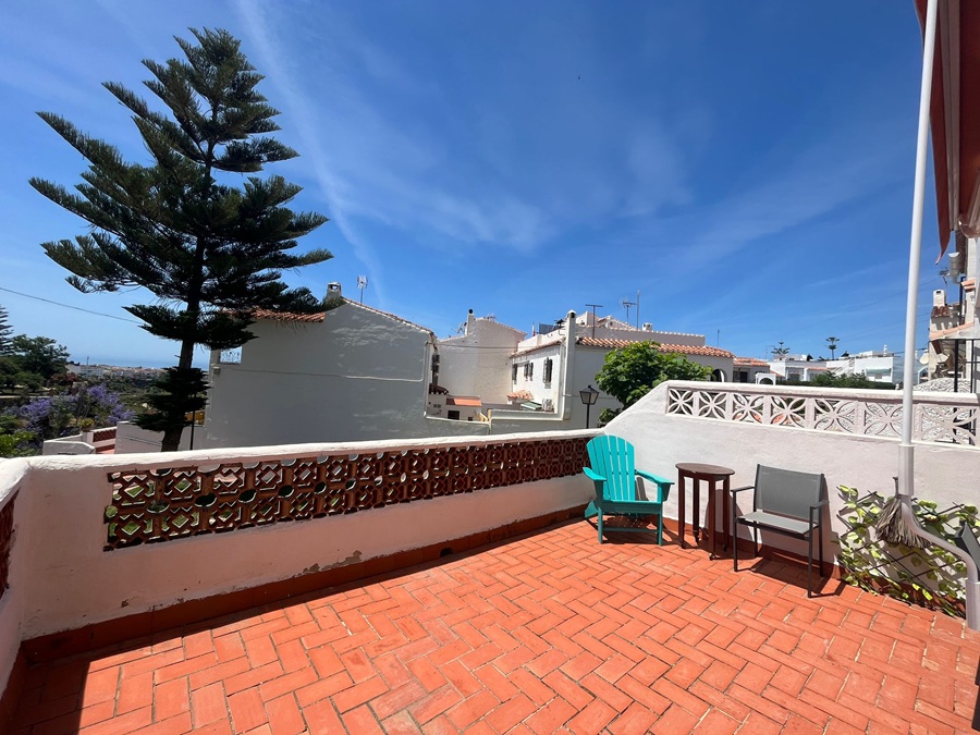Spacious South Facing Property with Communal Pool in Almijara II Sur