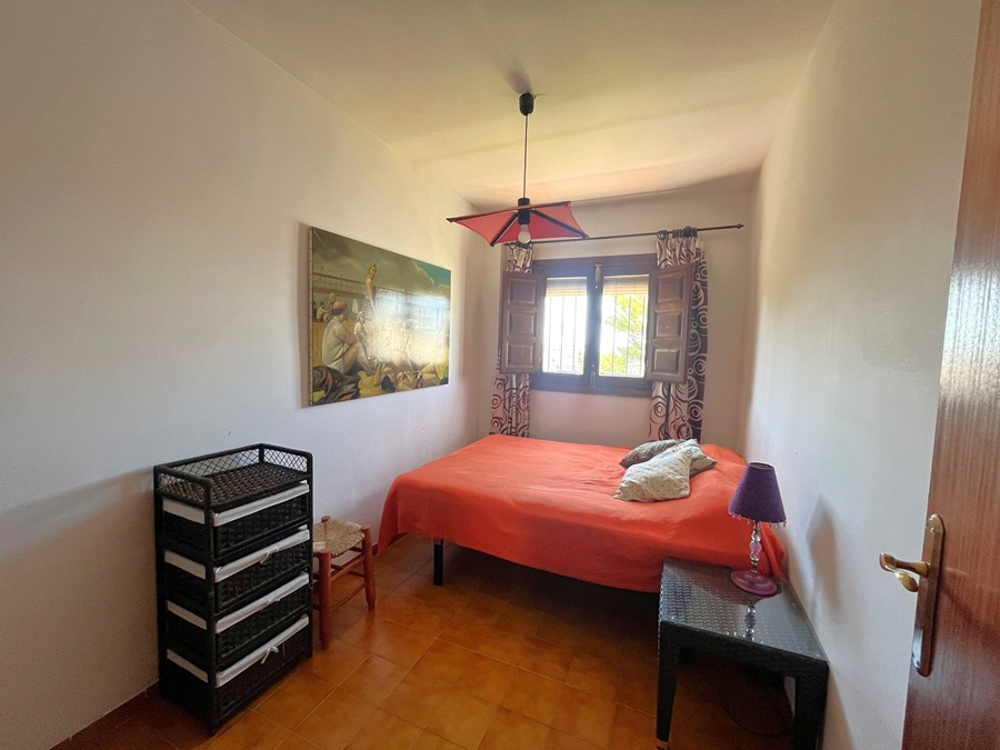 Spacious South Facing Property with Communal Pool in Almijara II Sur