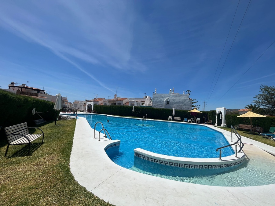 Spacious South Facing Property with Communal Pool in Almijara II Sur