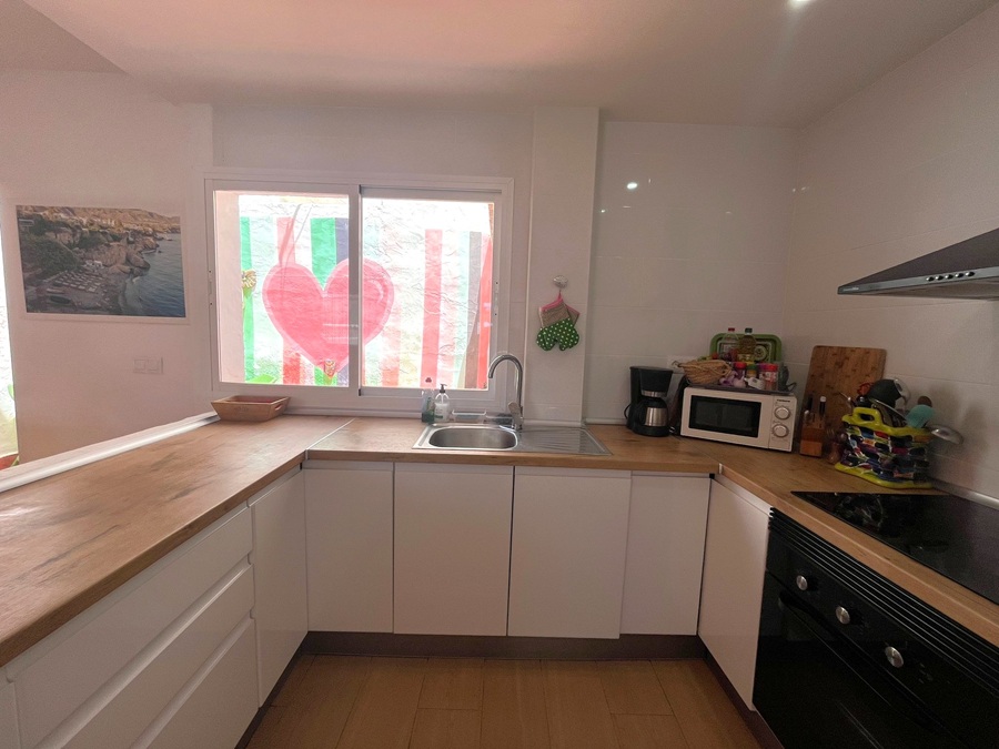 Spacious South Facing Property with Communal Pool in Almijara II Sur