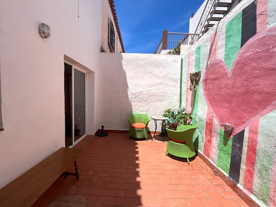 Spacious South Facing Property with Communal Pool in Almijara II Sur