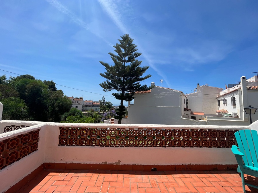 Spacious South Facing Property with Communal Pool in Almijara II Sur
