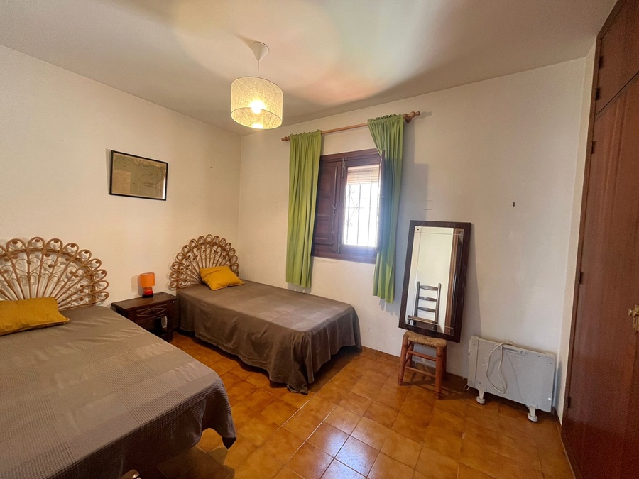 Spacious South Facing Property with Communal Pool in Almijara II Sur
