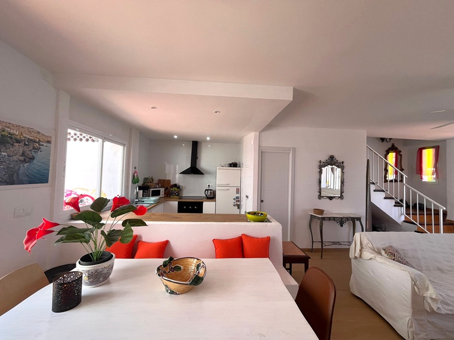 Spacious South Facing Property with Communal Pool in Almijara II Sur