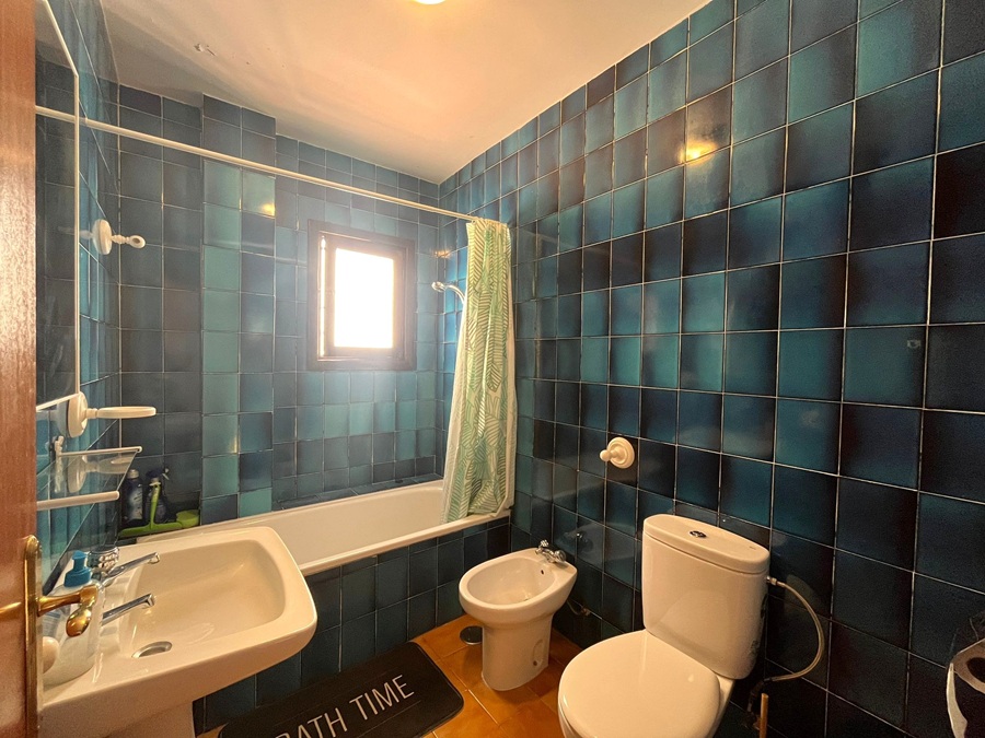 Spacious South Facing Property with Communal Pool in Almijara II Sur