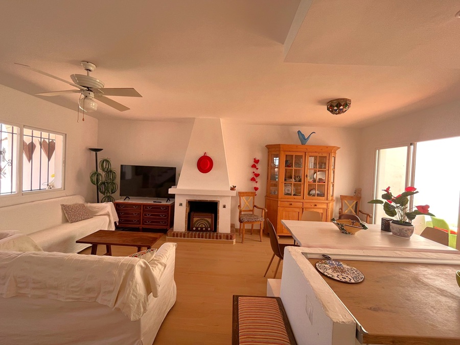 Spacious South Facing Property with Communal Pool in Almijara II Sur