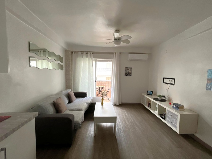 Location, location, location! Modern and bright apartment 1 minute from the Balcón de Europa