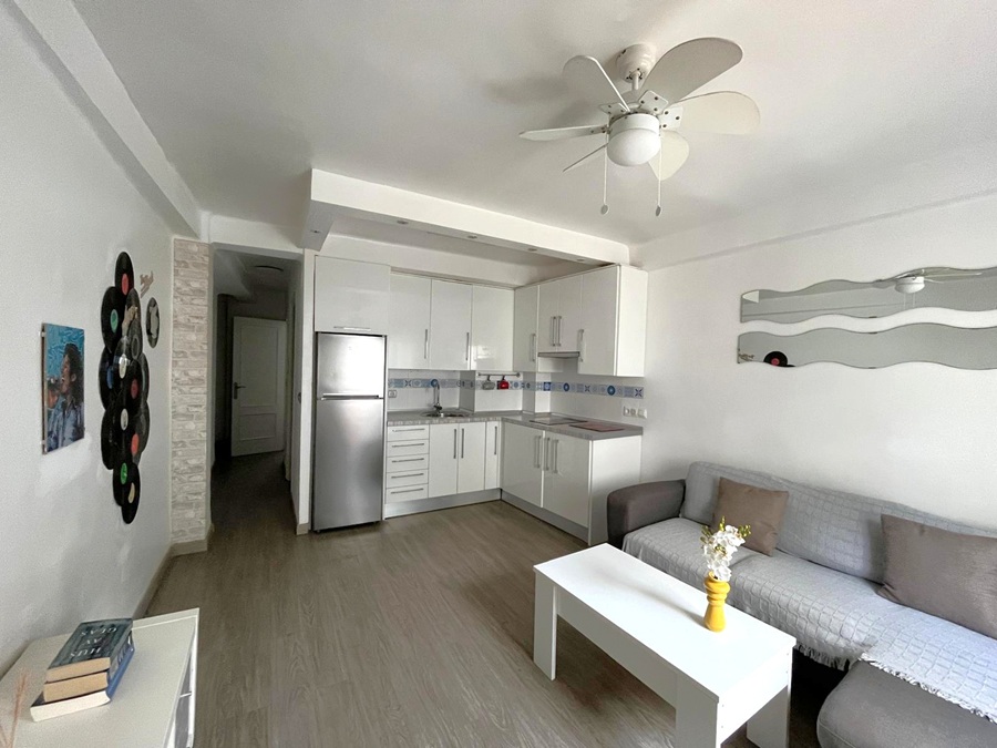 Location, location, location! Modern and bright apartment 1 minute from the Balcón de Europa