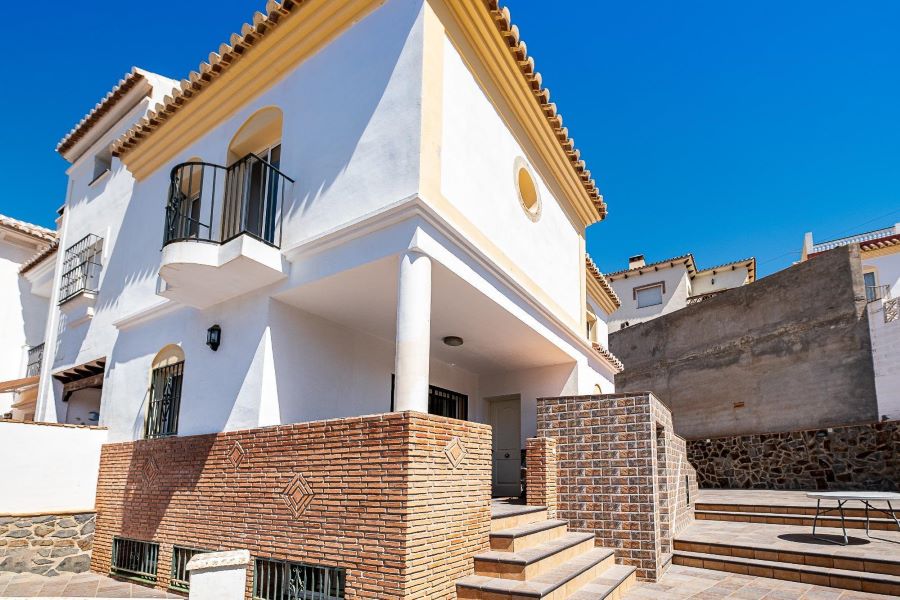 Doppelhaushälfte mit Dachterrasse und Blick auf das Meer und Nerja