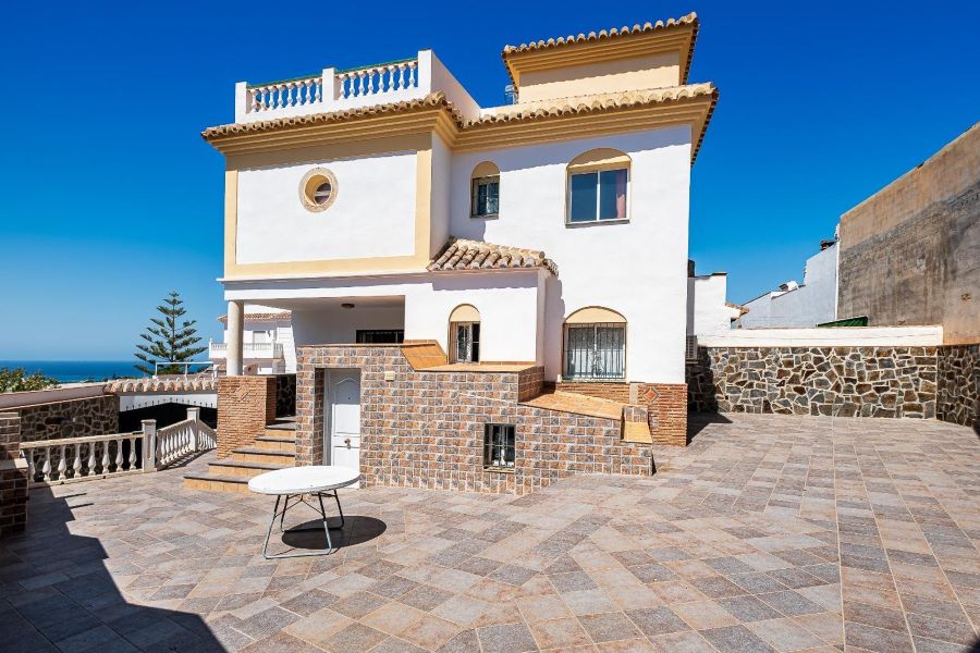 Doppelhaushälfte mit Dachterrasse und Blick auf das Meer und Nerja
