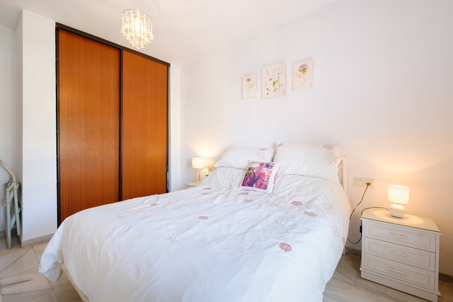 Beautiful apartment with large terrace and communal pool in the Parador area