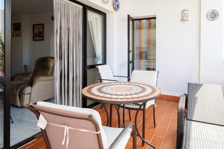 Beautiful apartment with large terrace and communal pool in the Parador area