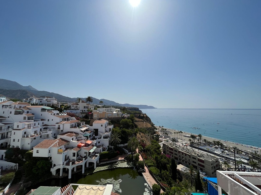 Eksklusiv eiendom med drømmeaktig utsikt over havet og fjellene i Capistrano Playa, Nerja