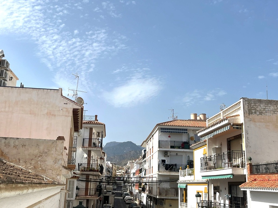 Incantevole appartamento con 3 camere da letto nel cuore di Nerja - tutto a portata di mano e senza bisogno di un'auto!