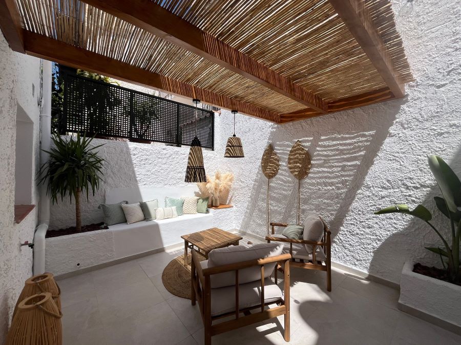 Gerenoveerd woning met prive plunge pool op een toplocatie in Nerja, op 500 meter van het strand van Burriana