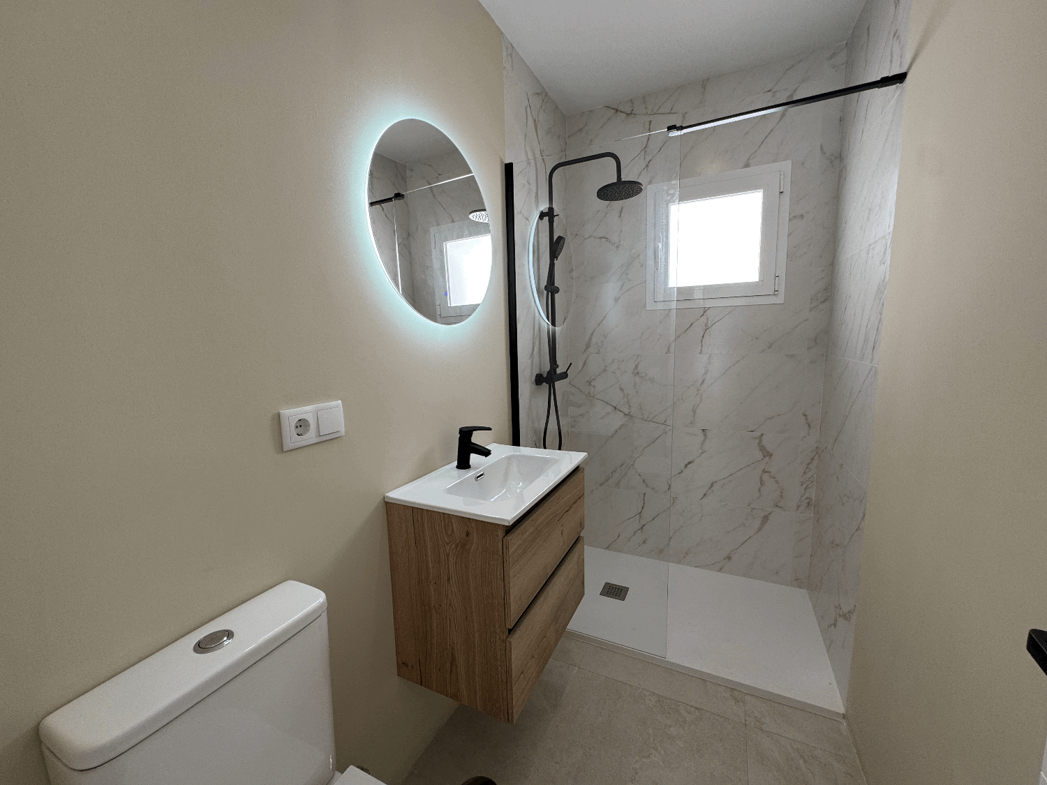 Gerenoveerd woning met prive plunge pool op een toplocatie in Nerja, op 500 meter van het strand van Burriana