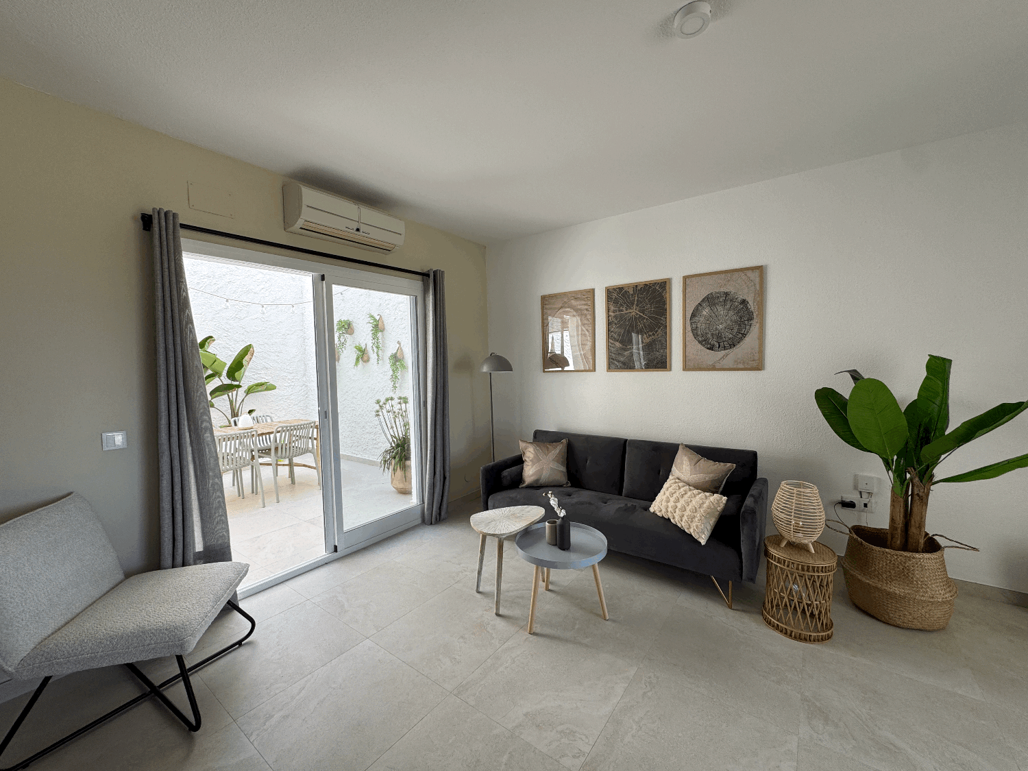 Gerenoveerd woning met prive plunge pool op een toplocatie in Nerja, op 500 meter van het strand van Burriana