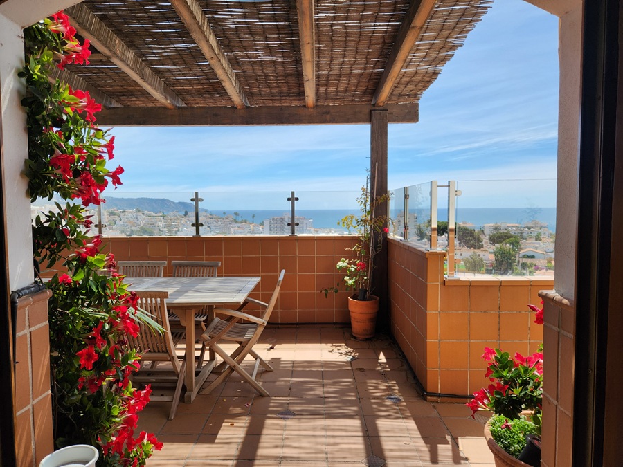 Exklusiv takvåning i Nerja med 3 sovrum, stora terrasser och spektakulär utsikt