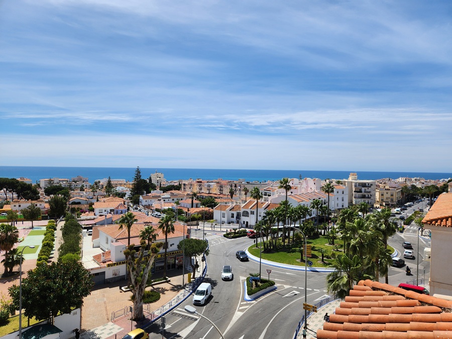 Exklusiv takvåning i Nerja med 3 sovrum, stora terrasser och spektakulär utsikt