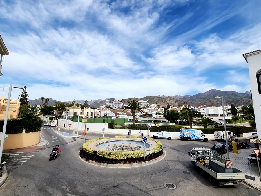 Stor hjørnelejlighed med stor terrasse og 4 soveværelser i Parador-området – Nerja