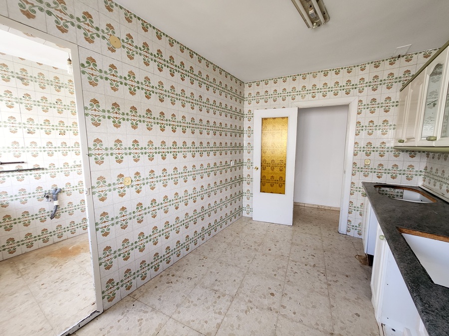 Stor hjørnelejlighed med stor terrasse og 4 soveværelser i Parador-området – Nerja