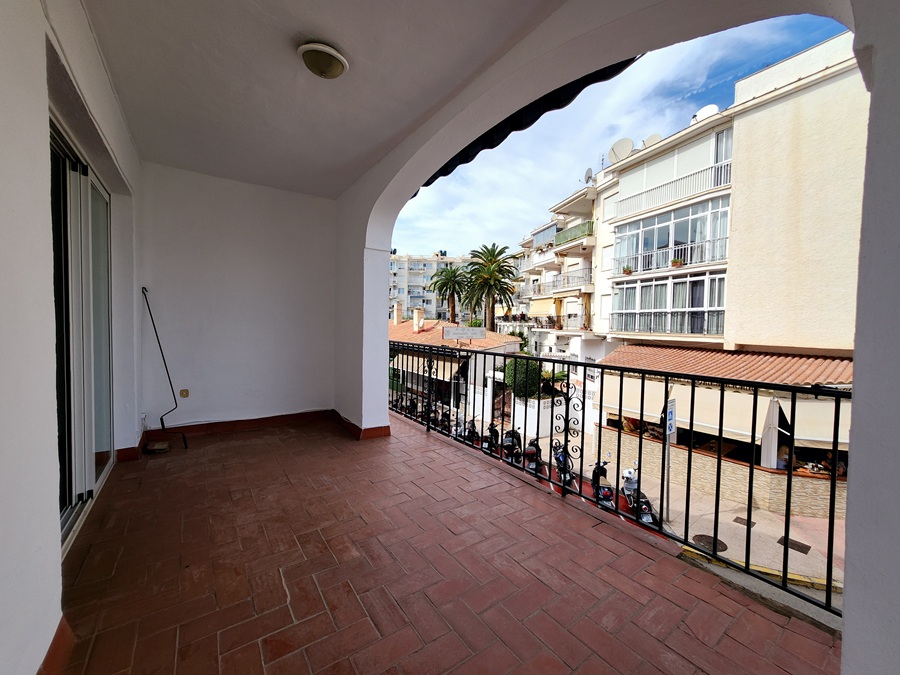 Stor hjørnelejlighed med stor terrasse og 4 soveværelser i Parador-området – Nerja