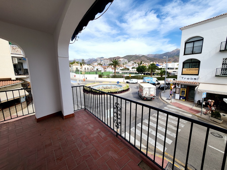 Stor hjørnelejlighed med stor terrasse og 4 soveværelser i Parador-området – Nerja