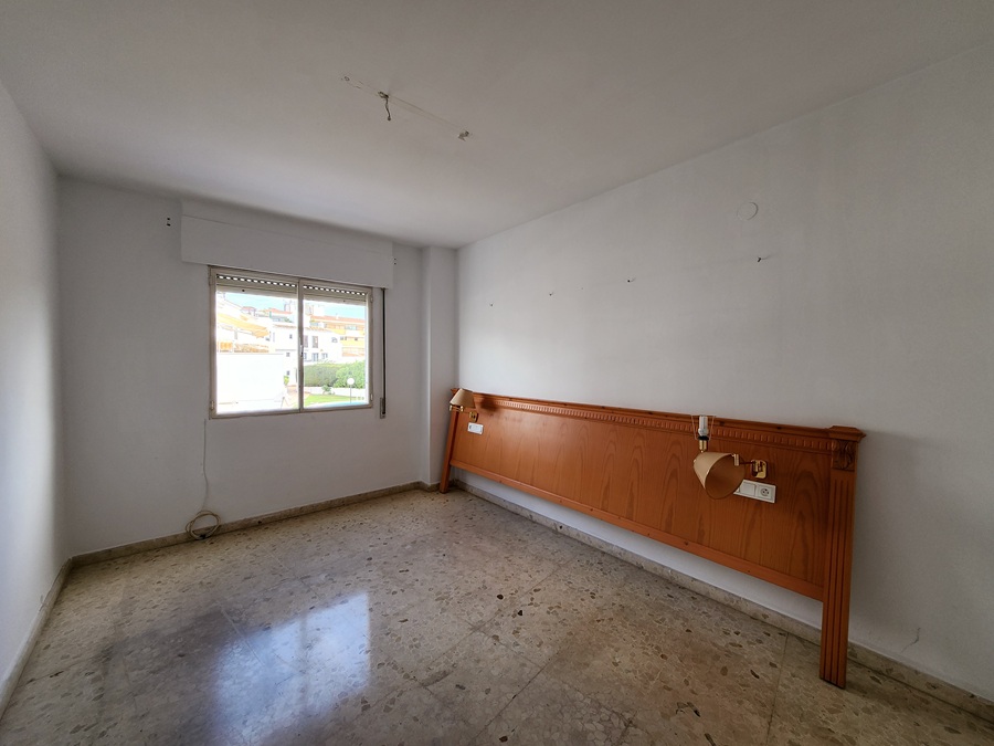 Stor hjørnelejlighed med stor terrasse og 4 soveværelser i Parador-området – Nerja