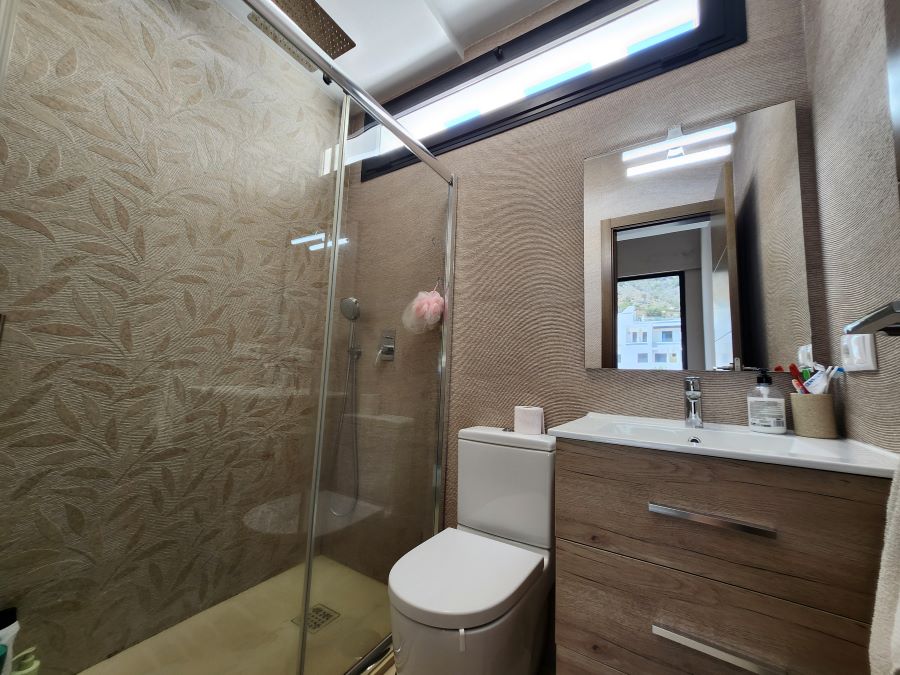 Moderne villa i Nerja med havudsigt, privat pool og stor terrasse