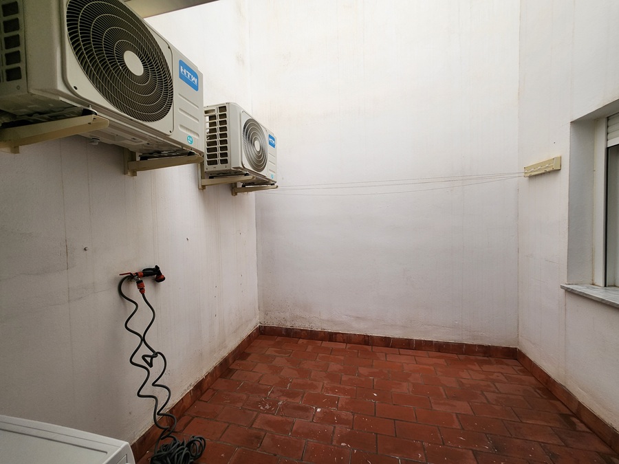 Moderne renoveret lejlighed med terrasse og udsigt i hjertet af Nerja