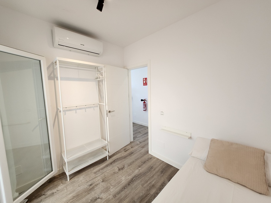 Moderne renoveret lejlighed med terrasse og udsigt i hjertet af Nerja